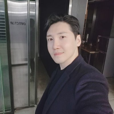 kimsmart582425's profile picture. 