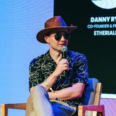 Jacek_Czarnecki's profile picture. former head of legal @SkyEcosystem (aka MakerDAO) and @worldcoinfnd, co-founder @stablewatchHQ and @L2BEAT, advisor, investor