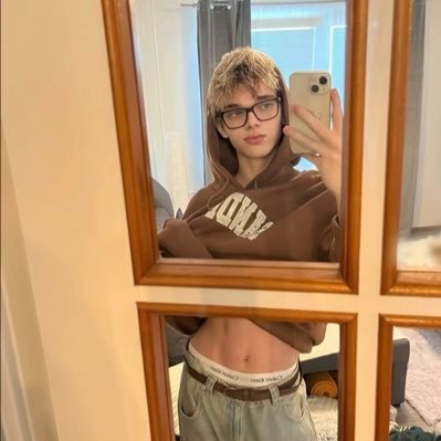 adamhorvath121's profile picture. gay🌈🏳️‍🌈🏳️‍🌈