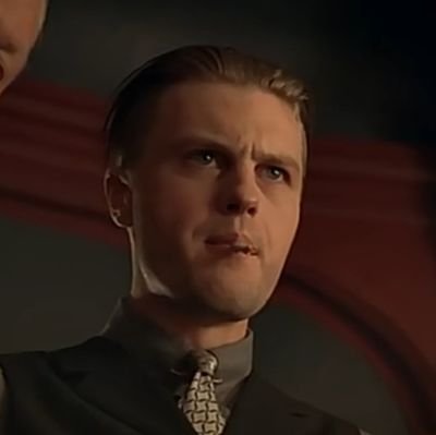 Demolit1onMan's profile picture. the man who sleeps with a machete is a fool every night but one      

#KeepPounding
#hivementality