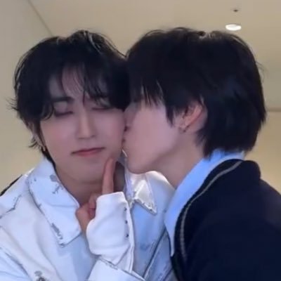 MUKUSUNG's profile picture. ♥ 3RACHA @STRAY_KIDS | @XH_official | @kickflip_jype ♥ weflip acc @mukuomma #MUKUSONS ( LeeMujin | TBZ | TXT | MonX | SVT | MGK )