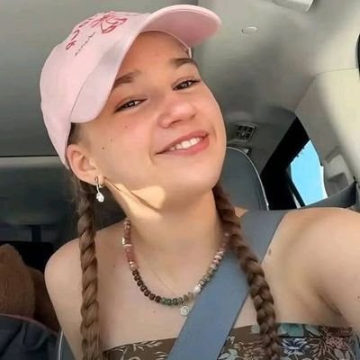 Karolina2367289's profile picture. 200K followers 12 following