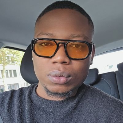 Ruude_Boyy's profile picture. De Bernabeu en passant par le Vélodrome. 
NBA.
Naza beau té mais Alluré