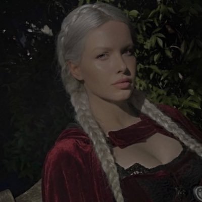 vaelyraa's profile picture. she/her • I do cosplays 🪬🇹🇷| tiktok: vaelyra | dm for collabs-references-ideas 📩