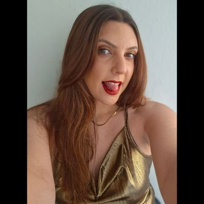 AnaMarinez98's profile picture. Amo escribir y leer. Corazón de pluma y tinta.                        ✍🍃🐺        💕 STAY 💕  💕 SWIFTIE 💕