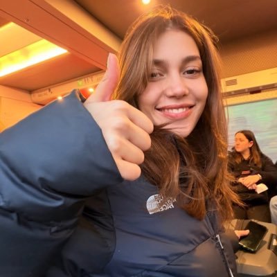 whoisizzah's profile picture. 