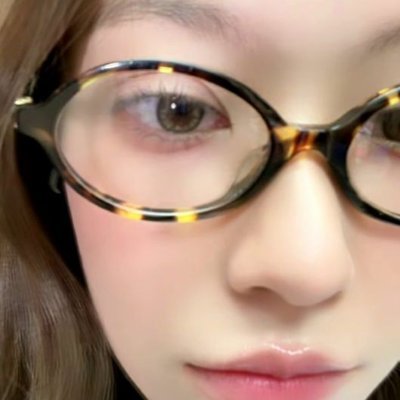 blcksnows's profile picture. viciada em finais tristes.