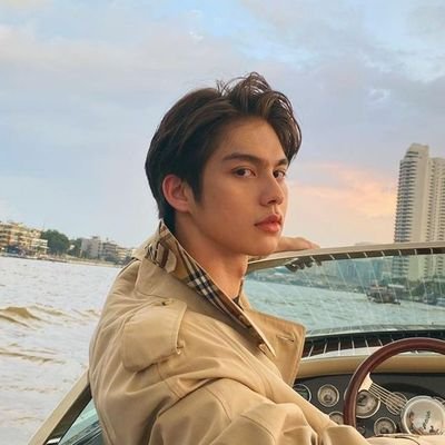 geometzris's profile picture. Vachirawit, 1997 — where confidence meets gentleness in perfect harmony.