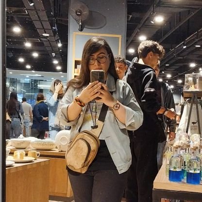 maryamsadat_shs's profile picture. گِرافیک‌دیزاینر؛ طَراحِ هُویت‌بَصری بِرند و کاراکتر | طَراحیام ⬇️
https://t.co/2GVZJavstn