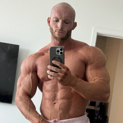 unc_creative's profile picture. glad u found me… now don’t leave 😌👇