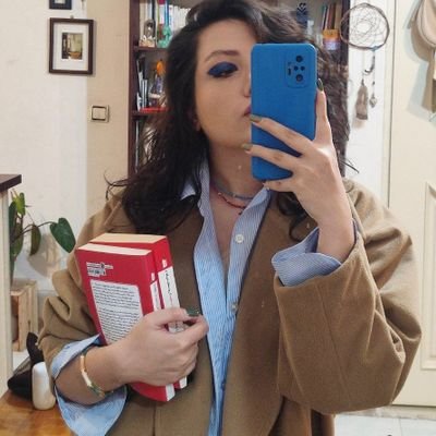 Labohme4's profile picture. Mille rêves en moi brûlent doucement.