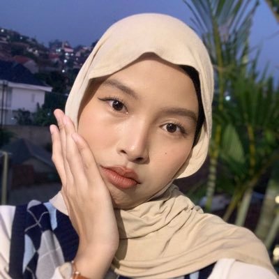 lenvely's profile picture. #_PA Like a starlight shining in the dark, she brightens the world with her vivid radiance.