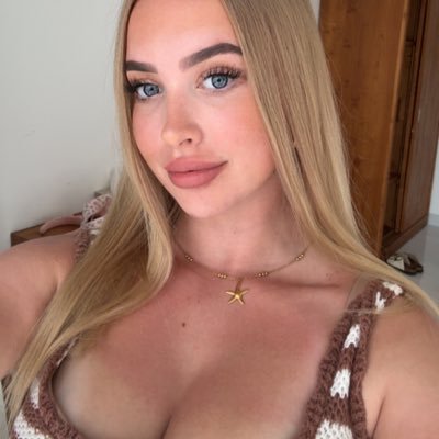 spoilscarlettxo's profile picture. Impossible to resist