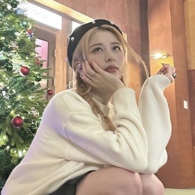 irlcardan's profile picture. “He came to life when she smiled, drew breath when her eyes brightened, died when she left a room.” 📚 75/80 | 21+ | she/her