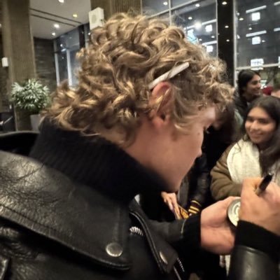 hqlflost's profile picture. 