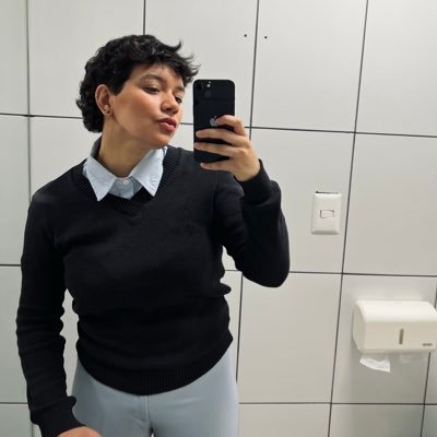 jessicacaroof's profile picture. 