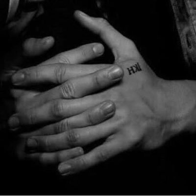 calumthomashand's profile picture. dedicated to the wonderful wrists and delightful digits of the captivating calum hood