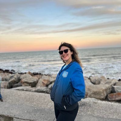 Anabelvillarc's profile picture. Hincha y socia de Racing.
Maradoniana.
@MasRacingOK 💙
Periodista, docente y maestranda en Comunicación y Cultura.
Cualquier camino que tenga corazón ✌🏻