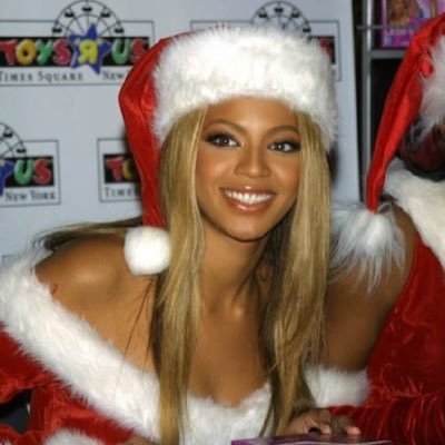 starpixiz's profile picture. 33 days til christmas | trini 🇹🇹 | ⋆˚🐝˖° hive (seen bey 07/26) ❦