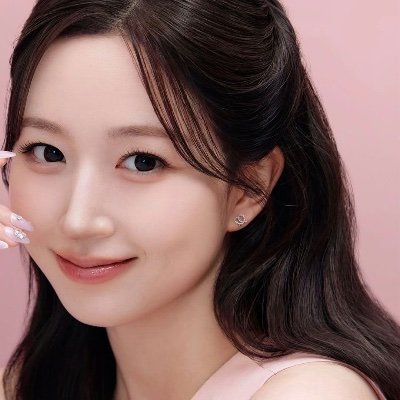 Wemo_check5's profile picture. ⛄Multi kpop stan
⛄Stan nmixx