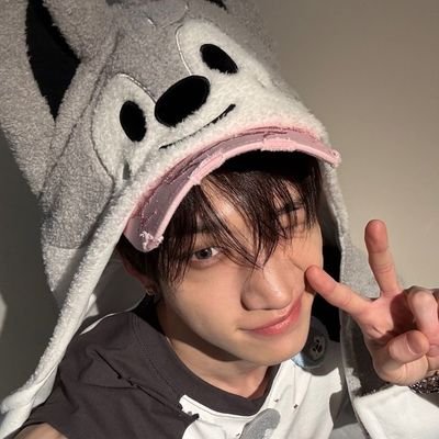 lwtmidnight's profile picture. 