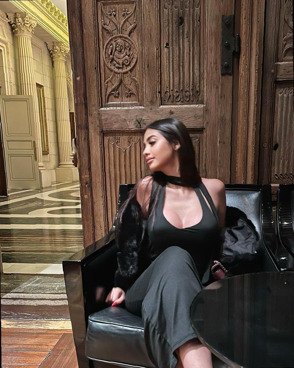 shelley70160157's profile picture. i make chaos look effortlessly charming