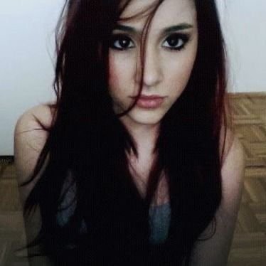 luizasideffects's profile picture. pansexual, depravada, alcoolatra fã de ariana grande e de straykids