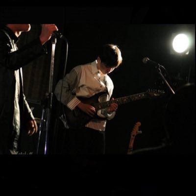 T_T_R_A's profile picture. 08分かりづらいですが高校生のギター弾いてる生命体です。楽しんでます。お仕事ください。曲も作ります。依頼いっぱいください。値段はご相談