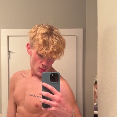 charle5663s's profile picture. let’s have fun🌈