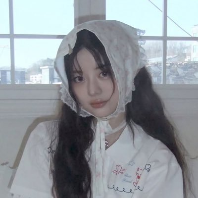 yofuie's profile picture. 🌐 navigating web3, fRPh, #withluvyosa ⭑𓂃