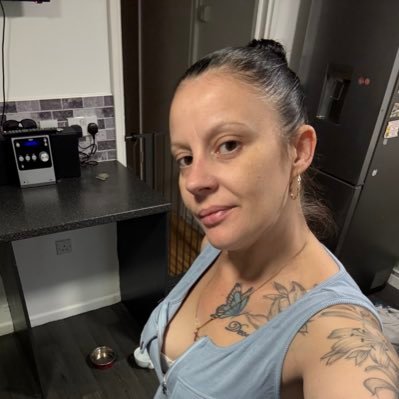 becs2986's profile picture. Mum of 2 ❤️❤️ Meme queen 👸 NO DMS!! 🚫 NOT SINGLE!! If easily offended do not follow!! #NFFC ❤️ #Memes