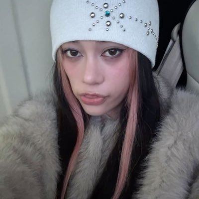 ninatheblue's profile picture. I NEED THE LIGHT - it’s an art