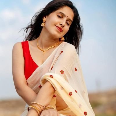 PriyaYa33039227's profile picture. 🌻मोहब्बत एक नशा है...और हम नशीली चीज़ों से दूर हैं..🌻