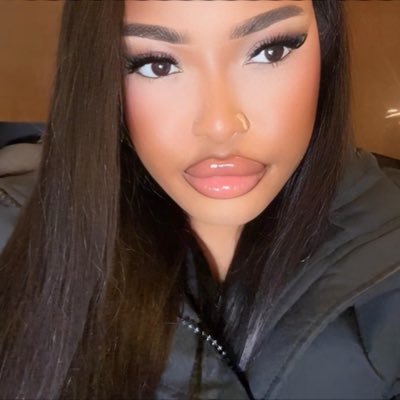 laissezmoi456's profile picture. vivement l’été pourvu qu’il neige