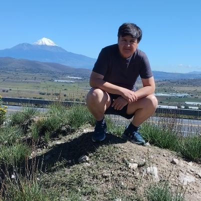 ramiromiranda_r's profile picture. libros & mezcal