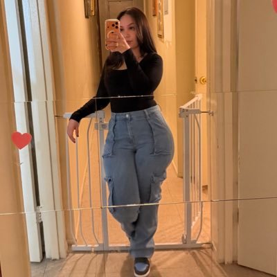 chelsitadeville's profile picture. 