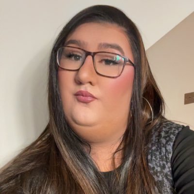 heyitsbrooke_xo's profile picture. glitter, gloss and growth 🩷 | closeted trans girl in her glow up era 🏳️‍⚧️ |