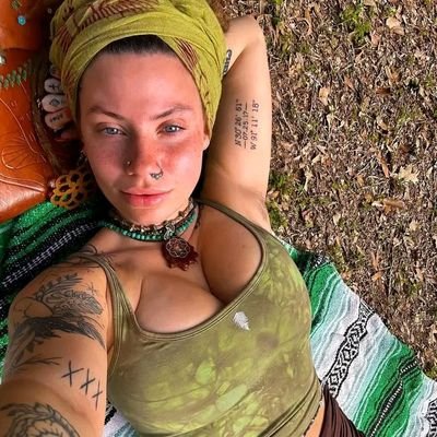 Chels_a143's profile picture. 