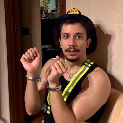 daneMania's profile picture. shit sisters w @erenescence @saianotic