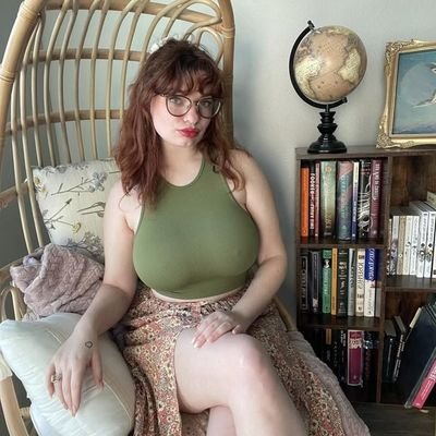 oluw71917's profile picture. 