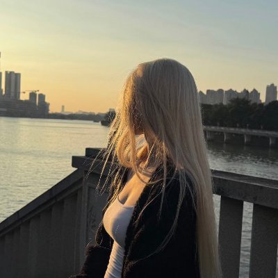 PolynILY12's profile picture. Coffee in one hand, confidence in another.

Cheerful, outgoing, optimistic, enthusiastic and generous👑