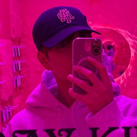 krisbysky's profile picture. ALL WE NEED IS LOVE, DREAMS AND STRAY KIDS 🩷🩶 Hate = Love in Denial 🇧🇷
 🐶 OT8️⃣