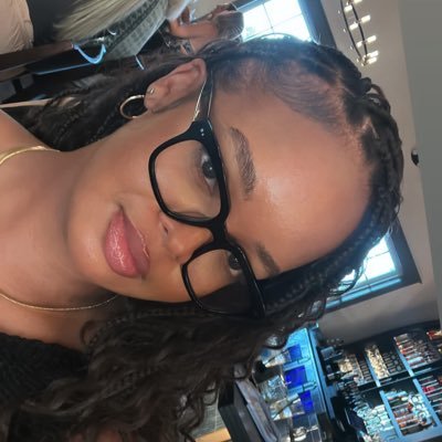 _RosieO's profile picture. lover of all things coffee and wine. ☕️🍷 hs math teacher. 👩🏽‍🏫 book worm. 🪱📚 girl aunt. 💕 utc alumna. go grizz. 🐻〽️