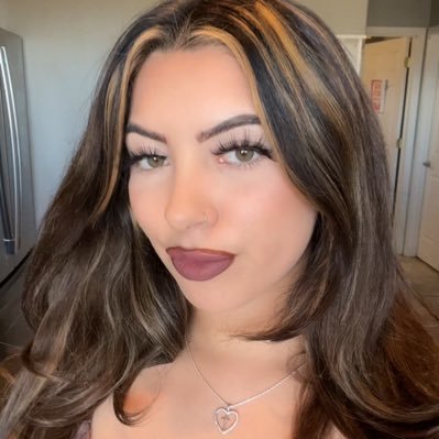 _dessstiny_'s profile picture. University of Arizona Alum❤️🐾 ✨24✨