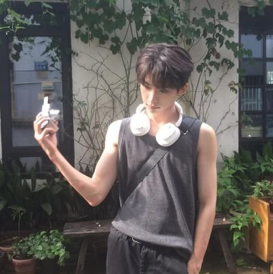 taeraelac's profile picture. I'll wait till the blue and yellow canon in every universe —