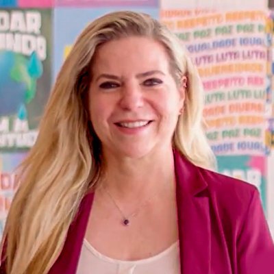 LuizianneLinsPT's profile picture. Jornalista e Professora 📚
Deputada Federal pelo @ptbrasil 🚩
Duas vezes prefeita de Fortaleza ✊