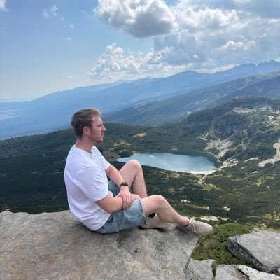 SamRikkert's profile picture. 🔗 'Pay close attention to the people who don't clap when you win' - Witt 🔗