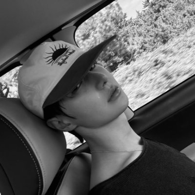 Seonhyeook's profile picture. Perfect with being in him.