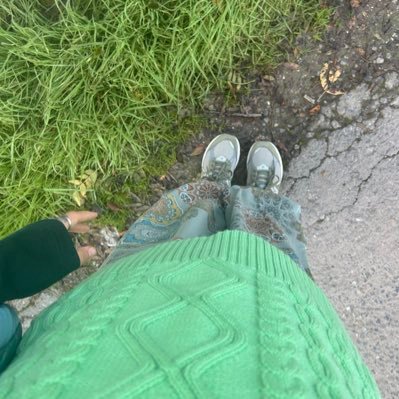 ayioynatiyorum's profile picture. ben ki; çıplak köklü bir fidanım.