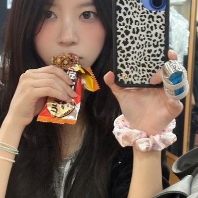 adrianor3xia's profile picture. mia | vampire